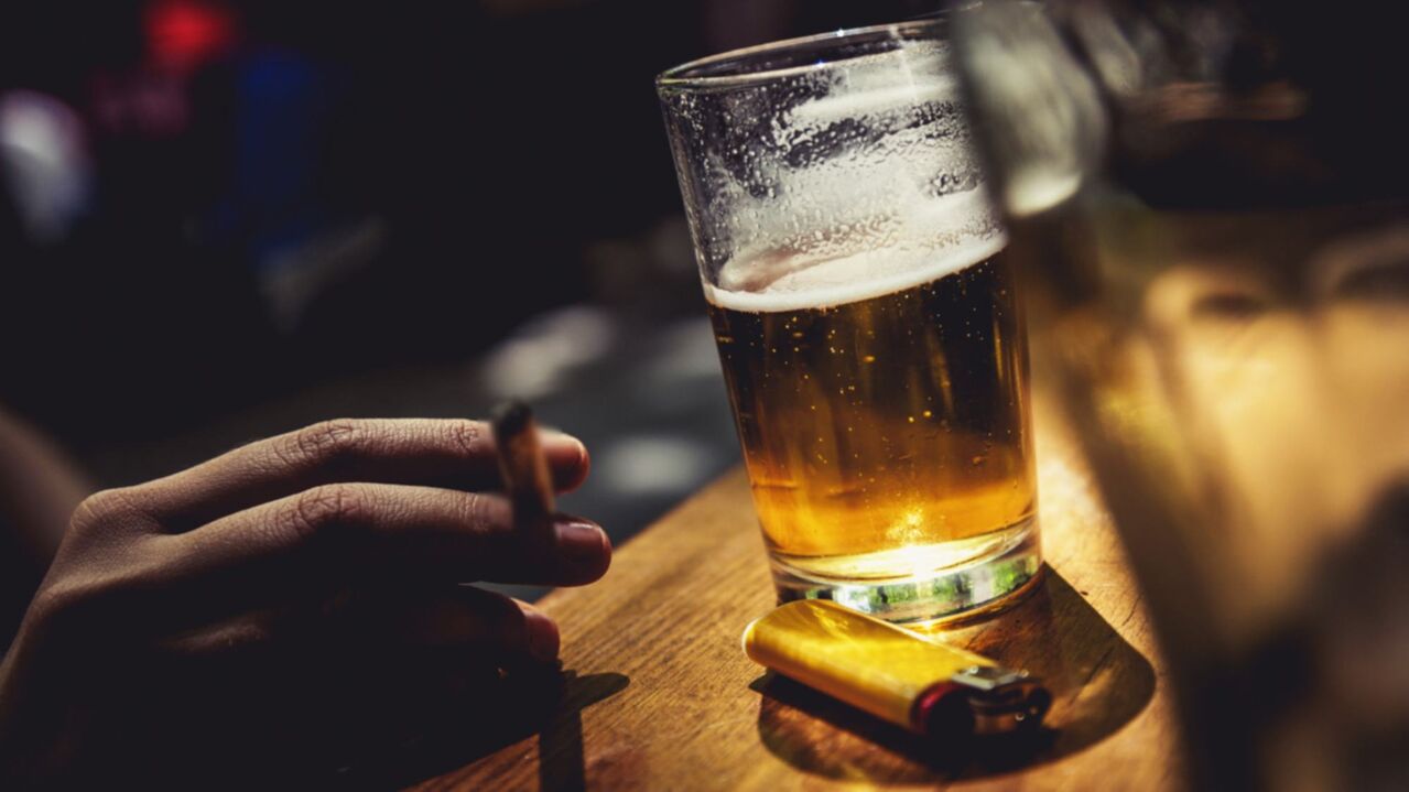 Rauchen und Alkohol als Ursachen für Bluthochdruck